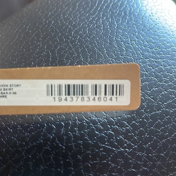 SKIMS 4X patent textured bikini story sarong mini skirt Color: Ochre - Picture 5 of 5